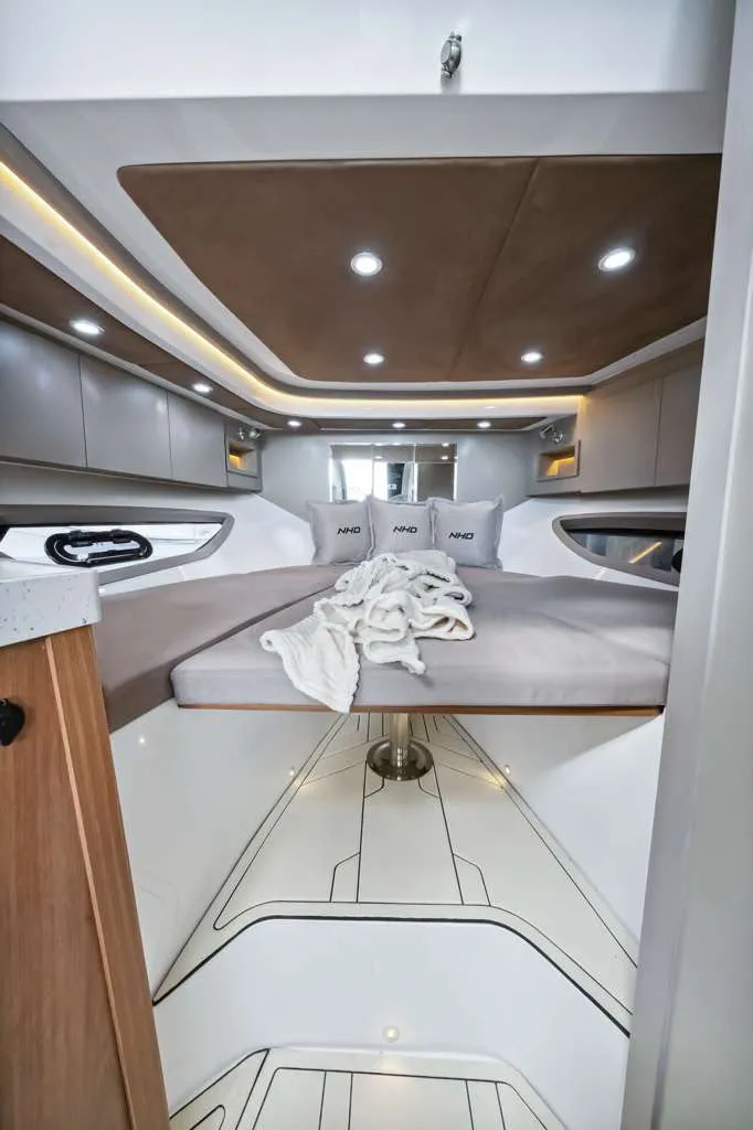 2025 NHD 365 HT — V-berth cabin