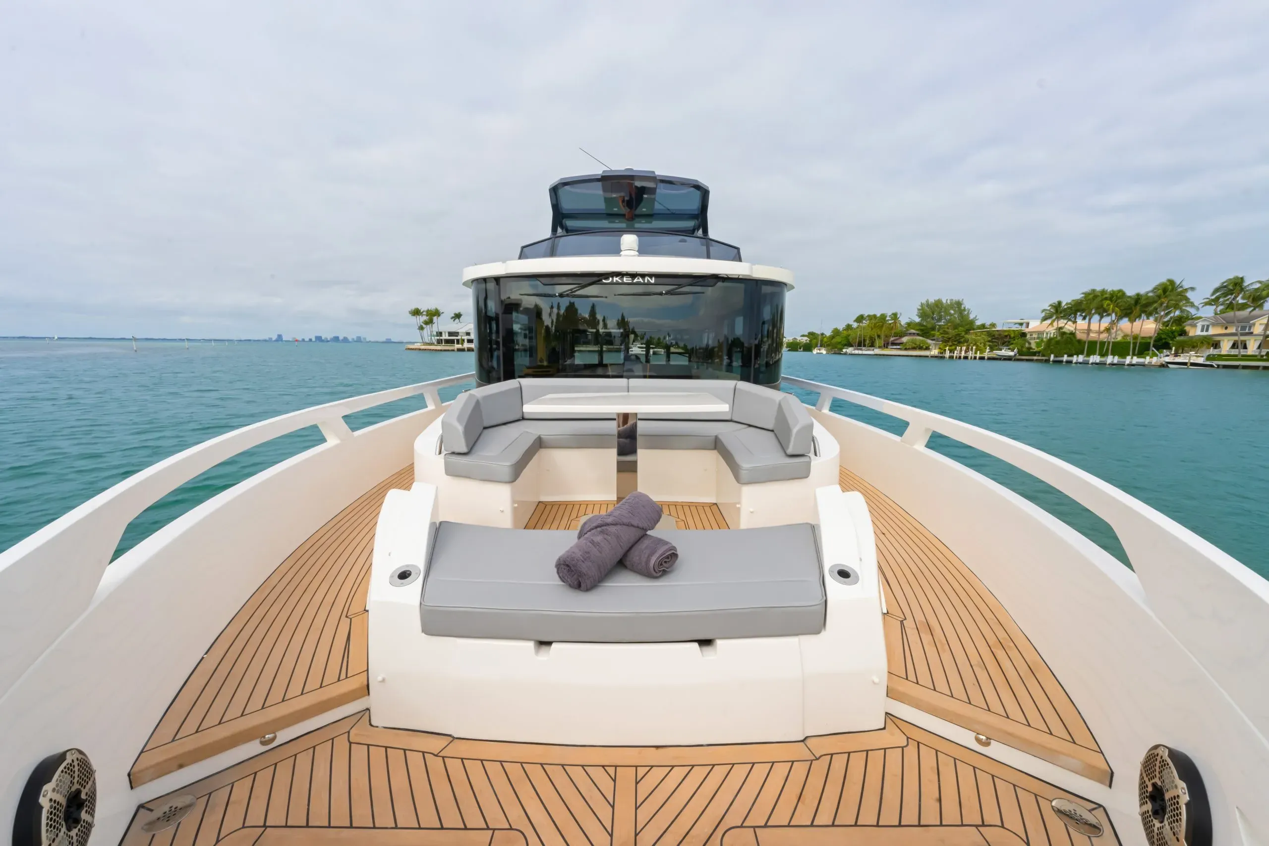 OKEAN 52 — foredeck lounge
