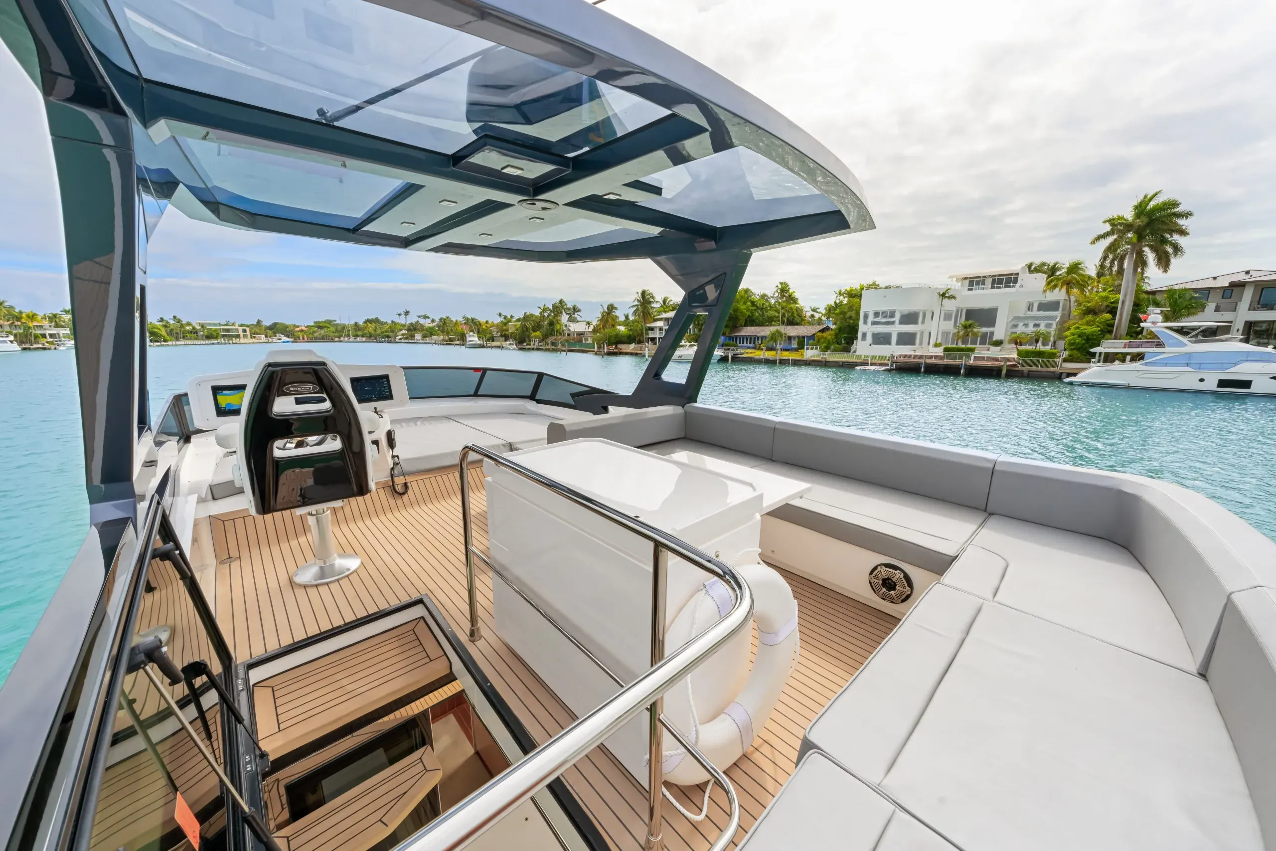 OKEAN 52 — flybridge sun pads and seating